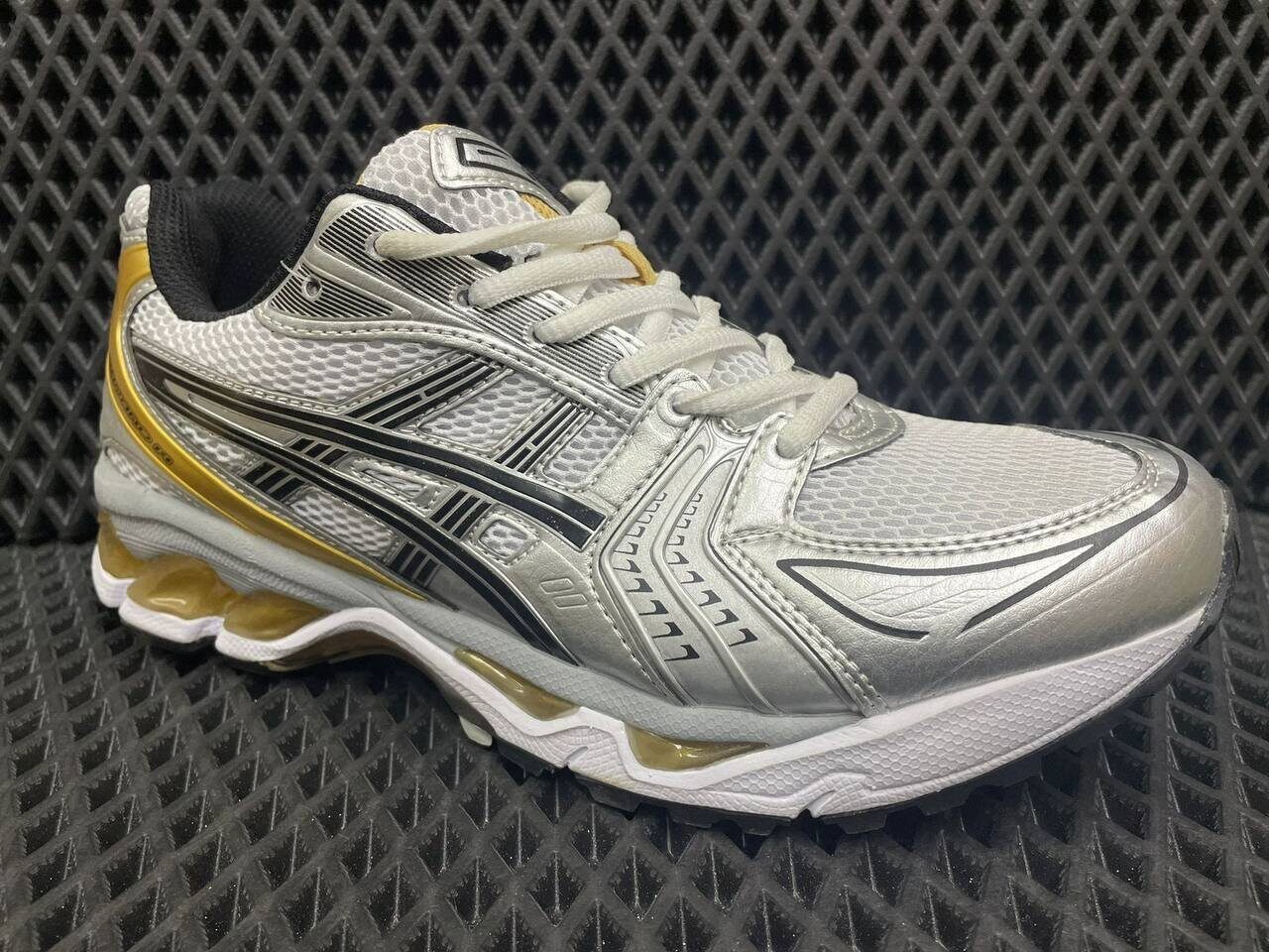 Распродажа   ASICS Gel Kayano 14